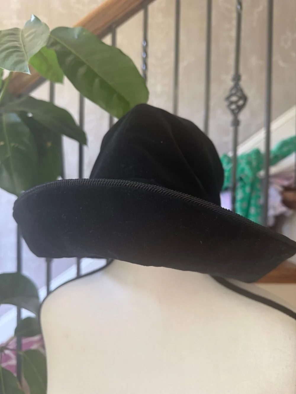 PATRICIA UNDERWOOD New York ladies felt black hat, excellent condition